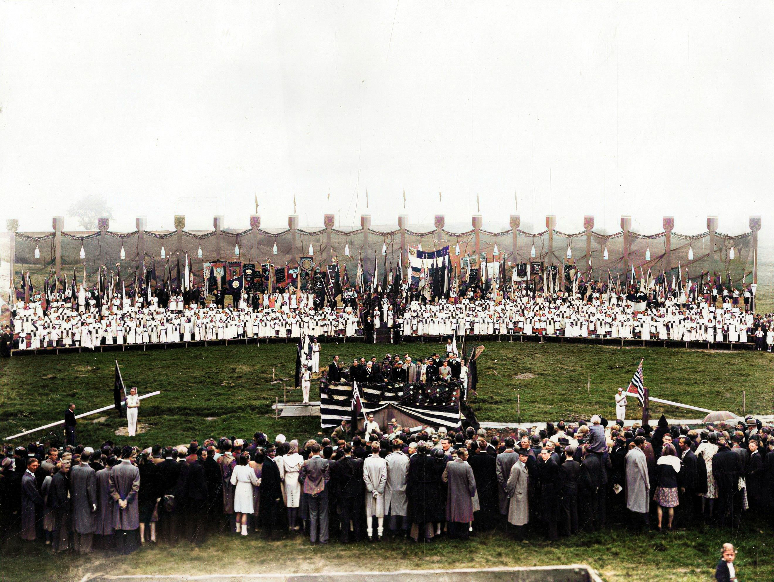 Op donderdag 30 augustus is op het Vijfsluizenterrein een grote manifestatie met toespraken, zang en muziek. Harmonievereniging Sursum Corda zorgt voor de muzikale begeleiding. 